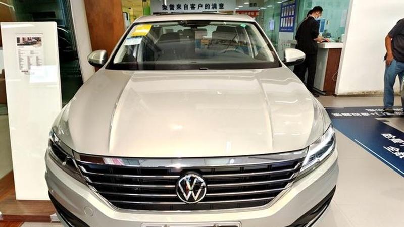 大众朗逸HUD系统升级，AR实景导航投射，信息显示面积扩大