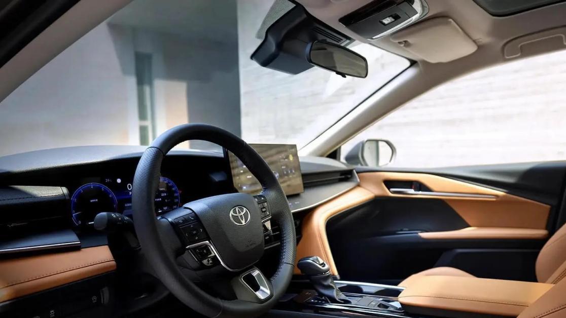 凯美瑞智驾版智能座舱功能多到爆表，这性价比还要啥自行车？