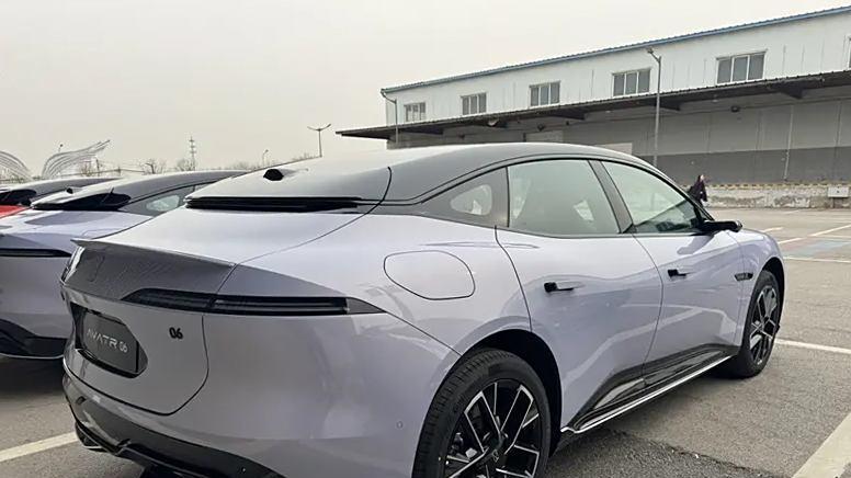 有望于4月份正式上市，阿维塔06最新实车图曝光