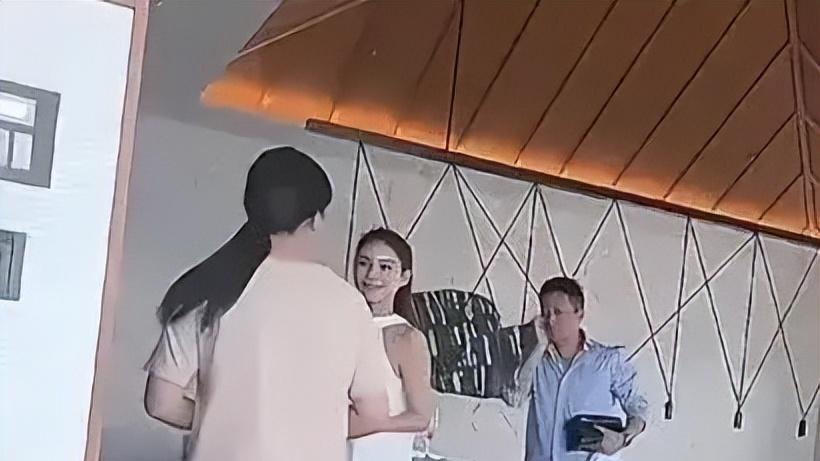 汪小菲与儿女互动良好，11岁女儿小玥儿身形样貌酷似大S，体格健壮引关注。