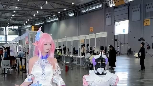 两万的昔涟星空裙、宇树机器人COS来古士！这场漫展有点东西
