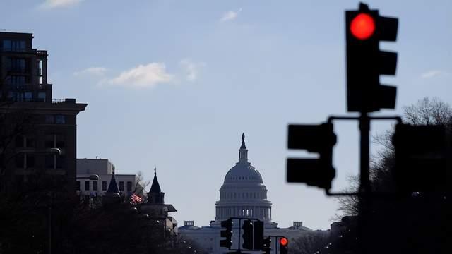 士兵在白宫外遭精准伏击，特朗普怒发推文，却躲不过一个致命问题