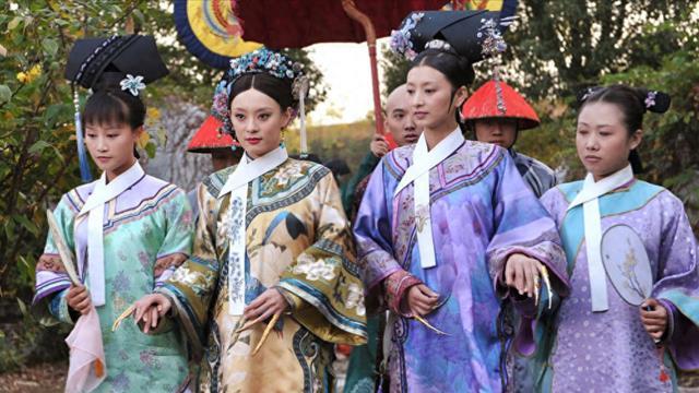 孙俪晒女儿的画作，还让各宫娘娘都为其签名，已经赢在了起跑线