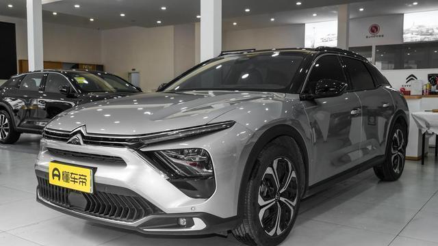 凡尔赛C5X海外版车型亮相，售价9.97万起，性价比表现如何