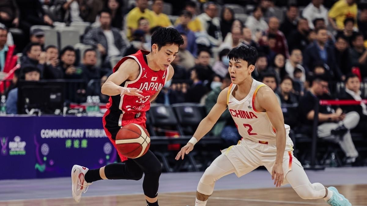 中国男篮42分大胜日本队：新星闪耀，未来可期