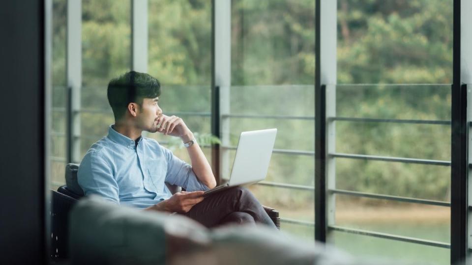 人到中年才知道，上班族最大的悲哀就是有一个稳定而体面的工资