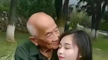 扶老人视频配文