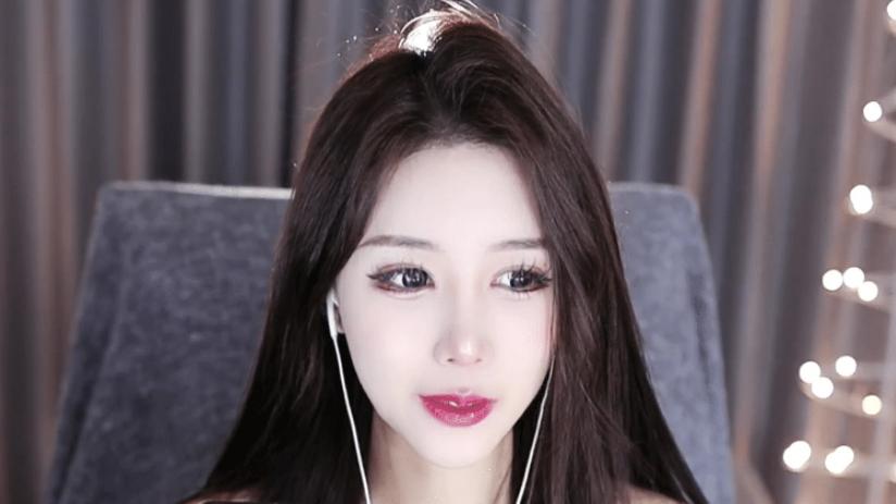 土豪想约女主播，被吐槽开保时捷不够资格，开劳斯莱斯才配跟自己说话