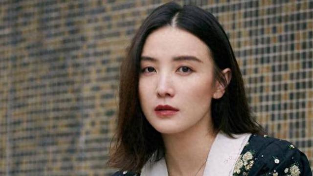 优秀的人不管在哪里都会引起无数人的关注与追求，这句话不管放到哪个圈子里都是一样的，比如说宋佳