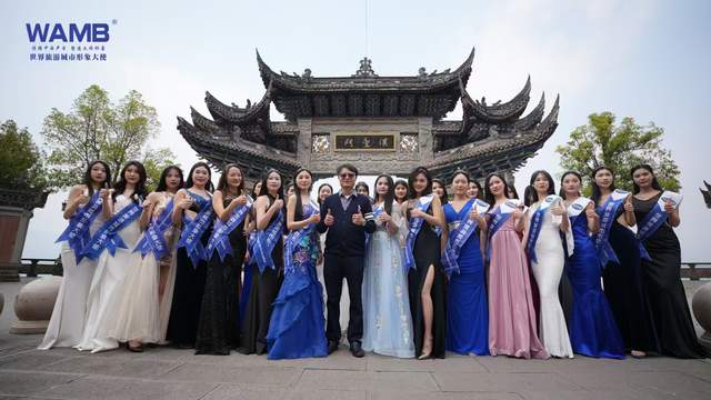 世旅中国西南年度冠军总决赛重庆开州海选赛选手巡游风雨廊桥