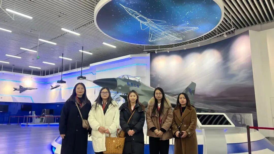 河北外国语学院师生赴军事博物馆开展爱国主义教育