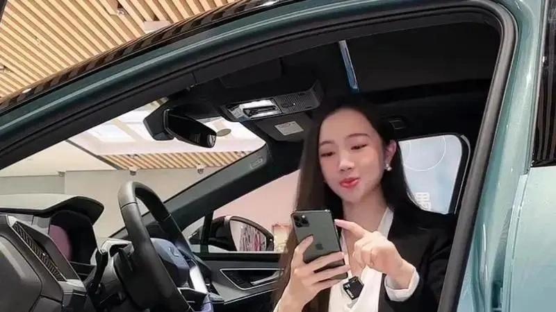 普信男“表白”女人事，聊天记录曝光，网友：墙都不服就服你