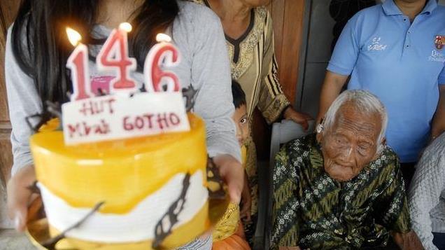 被死神遗忘的老人独活146岁，送走了几代子孙后选择绝食自尽！