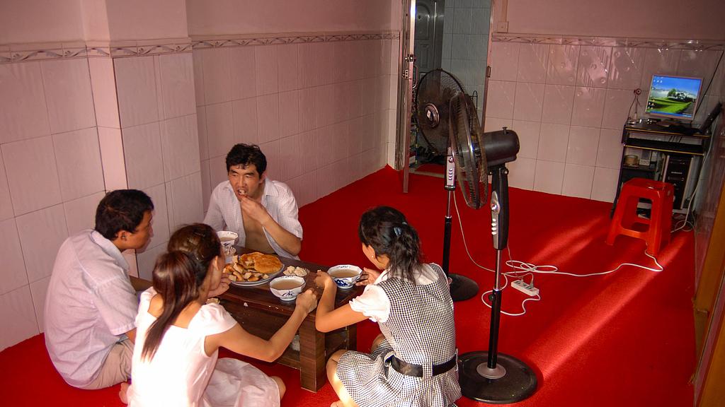 社交规则：不要和心存芥蒂的人一起喝酒