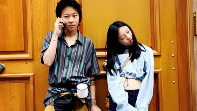 妈妈送给我最特别的礼物，是教会我怎么欣赏一道彩虹，窦靖童凭借这句歌词，成功出圈引起了人们的热议