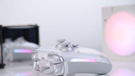 全球首款AI自适应双切扳机手柄。北通鲲鹏 70 首发福利别错过