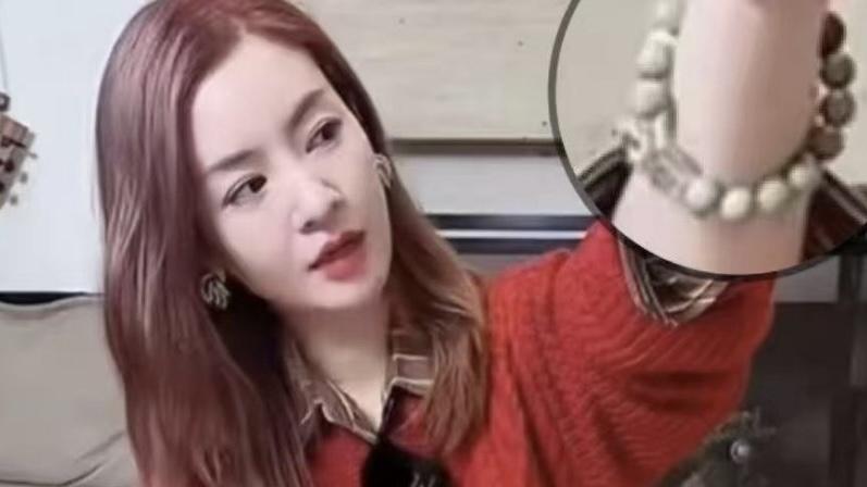 李晟玄学封神！从"小燕子"到浪姐黑马，一串手串+四句魔咒竟让她开挂成2025气运天花板