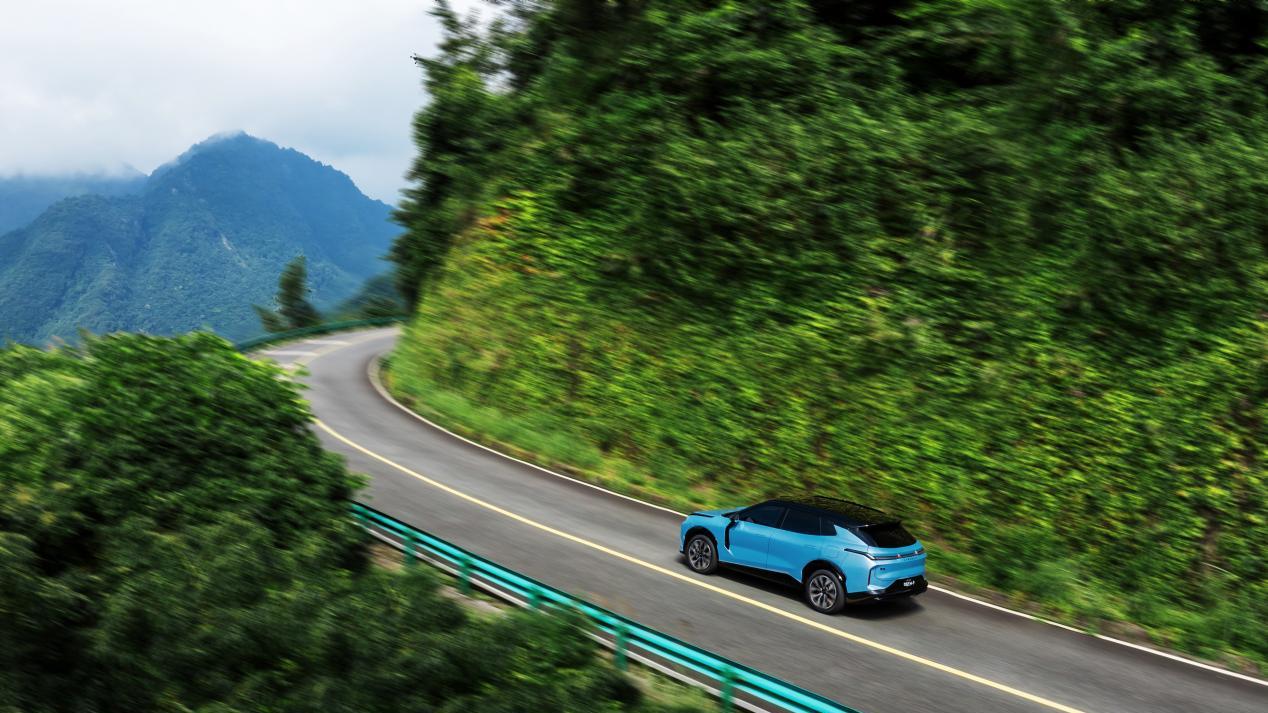 领克08 EM-P进清华！背后是中国汽车安全的崛起