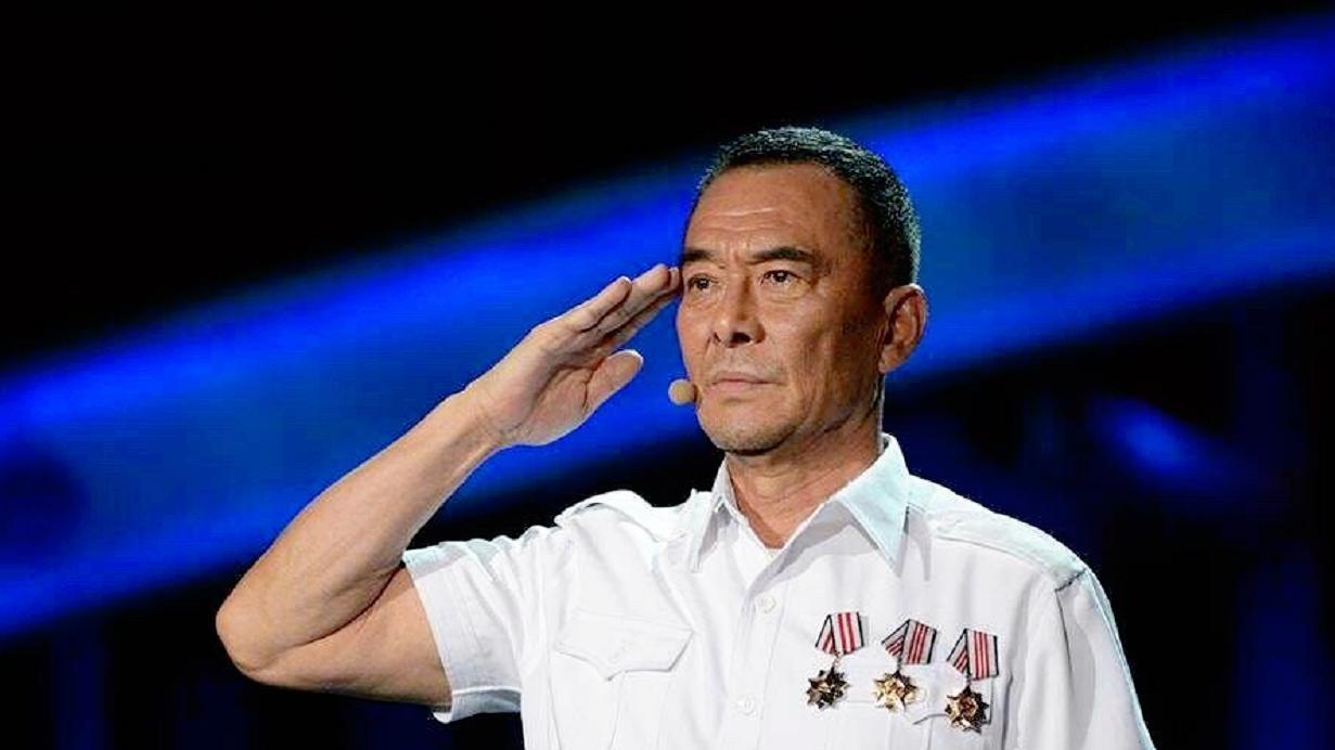 从海军舞者到荧幕硬汉，“国民公公”王庆祥的清醒人生
