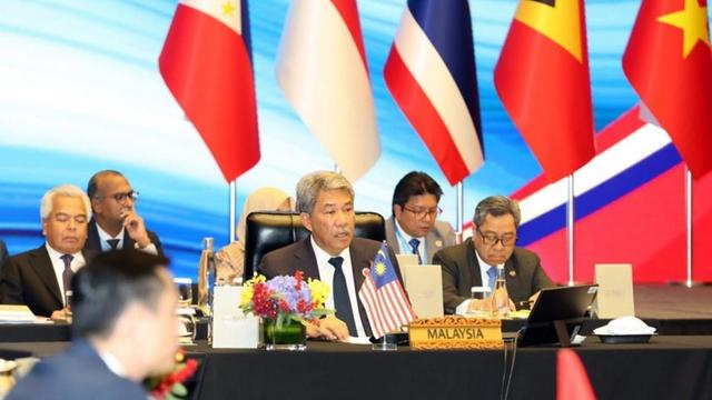 泰柬坐到谈判桌前开聊，洪玛奈先开口，感谢中方推动局势降温