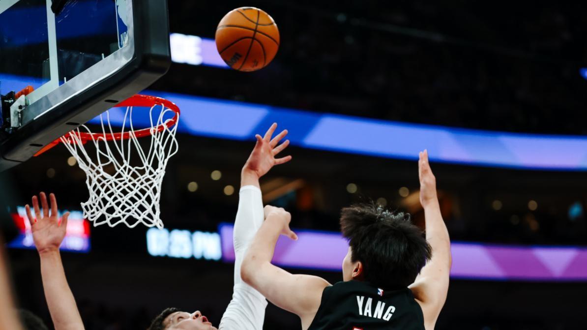 开拓者戏剧性险胜爵士！杨瀚森边缘化，女友压力大清空社媒