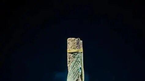 燎祭灰烬中的幸存者：三星堆扭头人像亲历了怎样的献祭之夜？