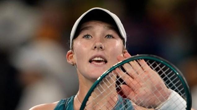 米拉·安德列娃的梦想之旅继续—击败莱巴金娜，首晋级WTA 1000决赛