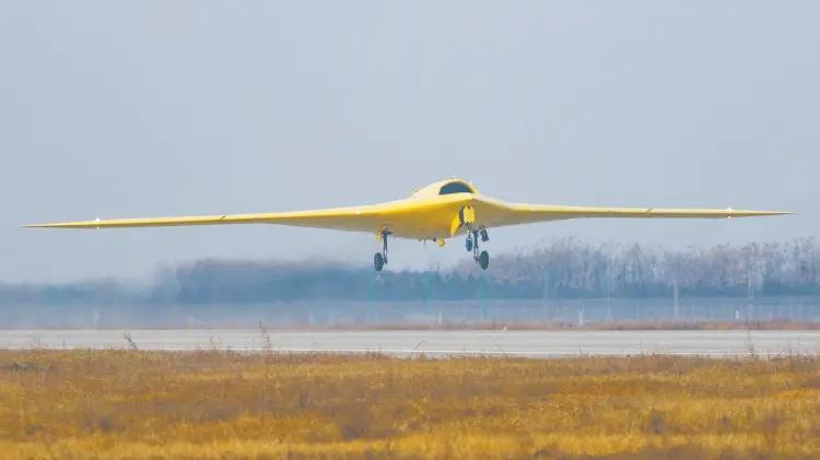 彩虹-7首飞！这只“空中大蝙蝠”会让谁睡不着觉？