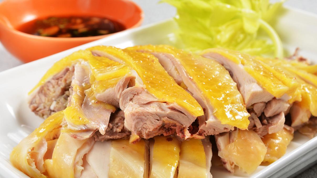 广东人私藏百年的白切鸡秘方曝光！皮脆肉嫩秒杀酒楼，蘸料比例精确到克
