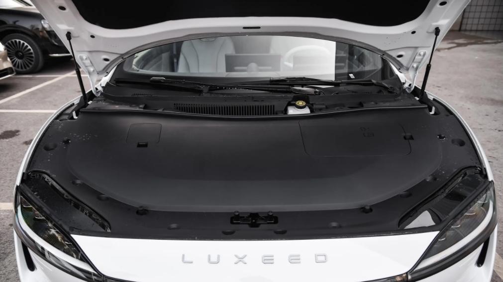 车标问题引争议，全系标配800V平台，2025款智界S7值得一试