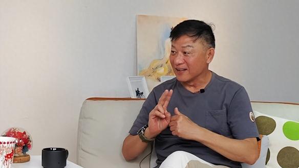 64岁知名港星詹秉熙内地开面包店！首曝离婚内幕