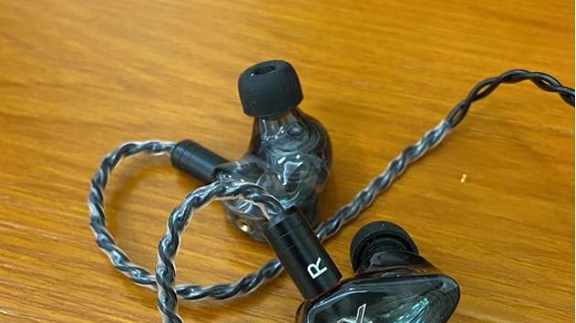 4款有线耳机，在渲染中展现音乐层次