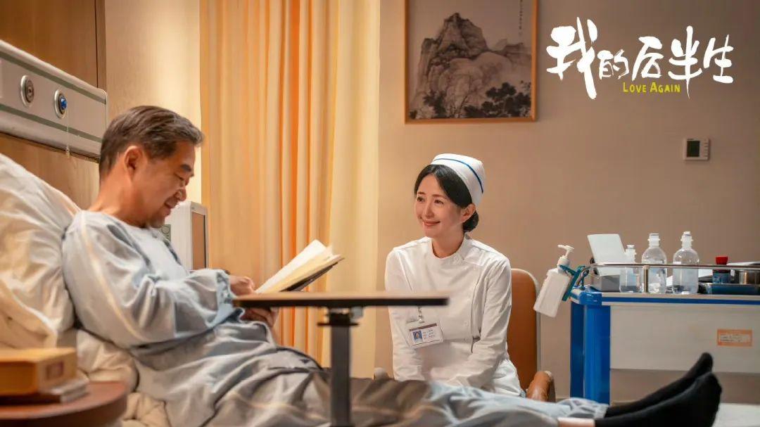 “蛇蝎美人”变“温柔护士长”，49岁杨童舒演黄昏恋女主，同龄的梅婷却能当儿媳