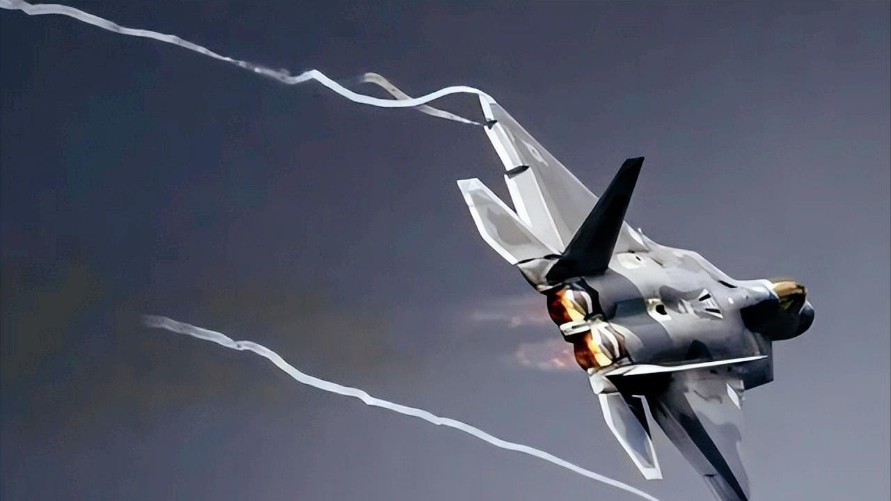 F22最大升限为2万米，苏57最大1.8万米，那中国歼20呢？