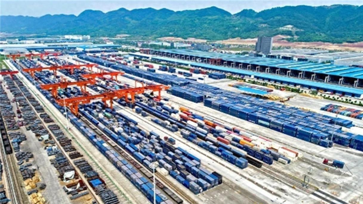 全球贸易风云突变？欧盟为何急寻东方合作，法国却横插一脚？