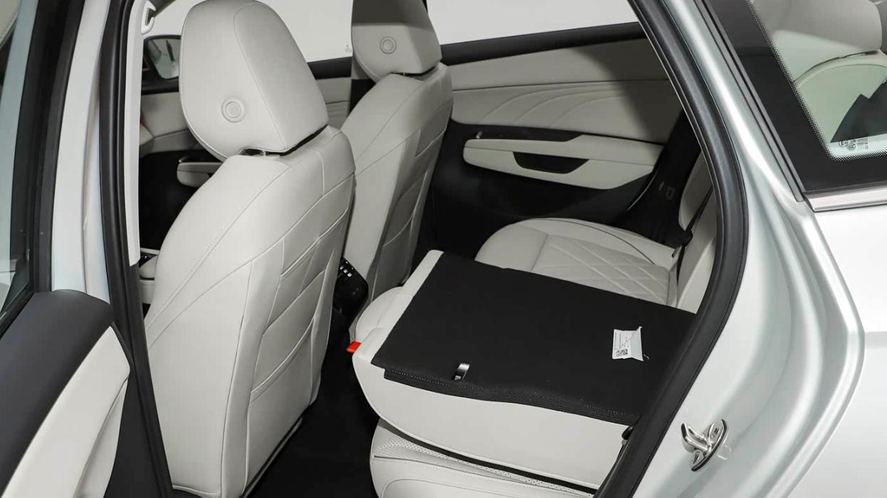 “小迈腾”要来了，预售11.99万起，还配3项终身质保，大众真给力