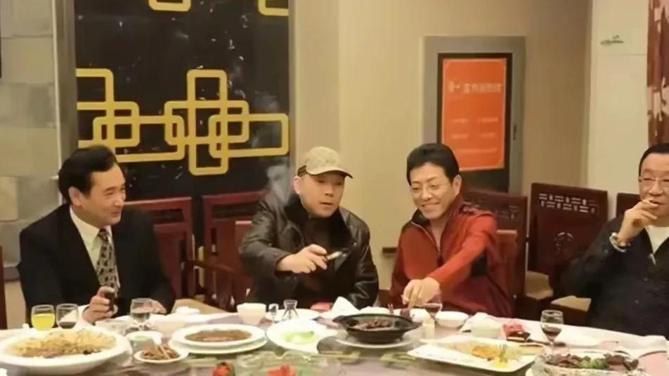 老汪喊话杨议：杨小五，你这样对我，我就等着谢雷，一块跟你聊