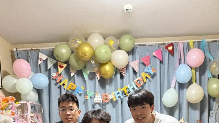 全红婵18岁生日晒照！网友发现一个细节，下周她要干件大事！