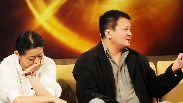 平民导演杨亚洲：离异后娶倪萍，偏爱继子亲生儿子嫉妒吗？