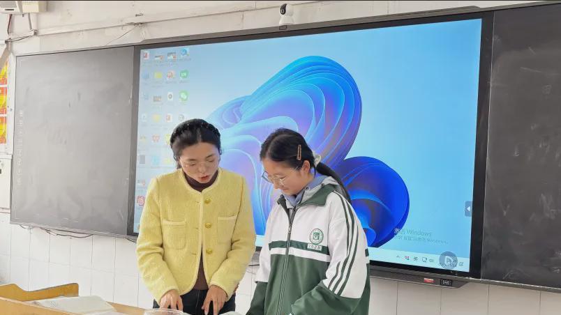 信阳市第一初级中学教师杨婷：趣味为舟，渡向语文桃花源