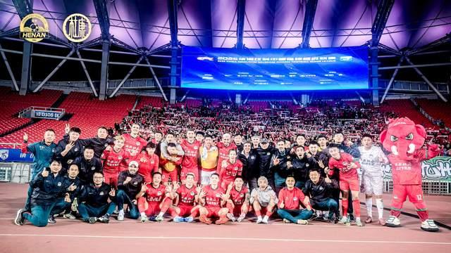 河南队客场5-2武汉三镇，8分钟三球打懵对手，阿奇姆彭2射1传