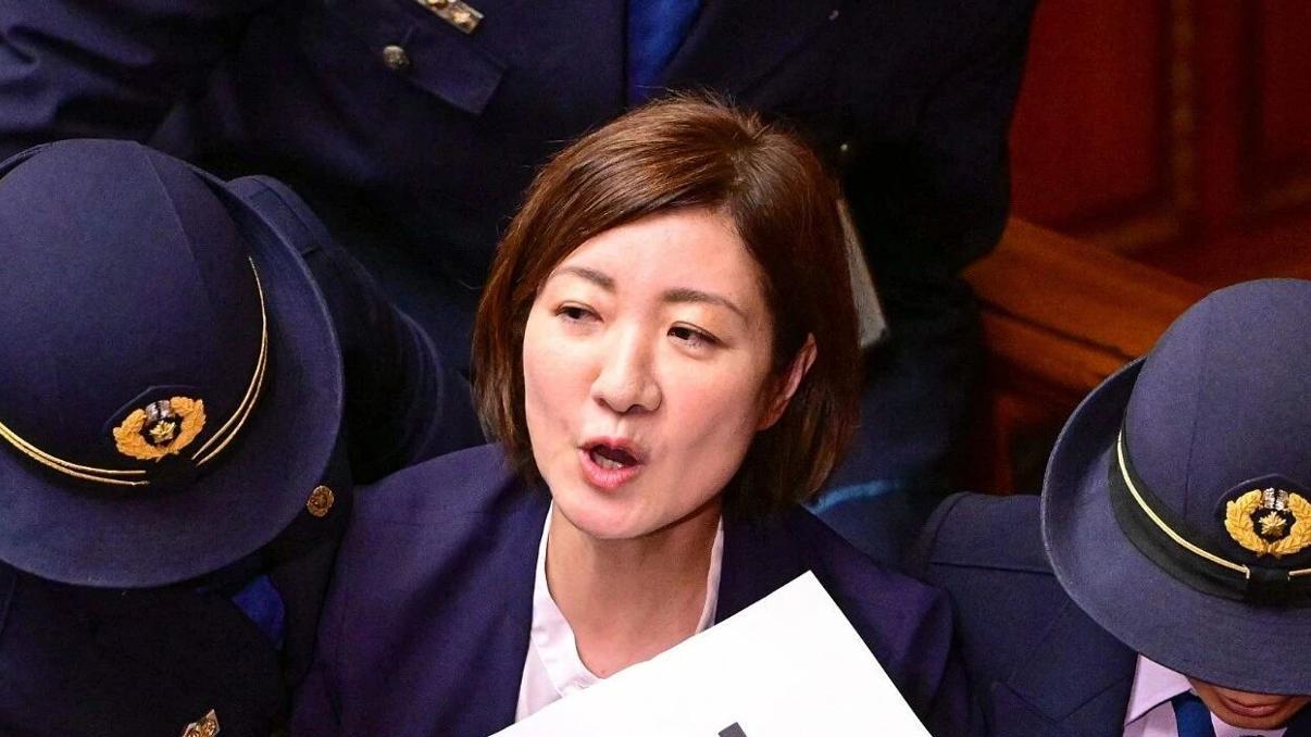 高市早苗也想不通，中国突然祭出第二张王牌，特朗普只能装聋作哑