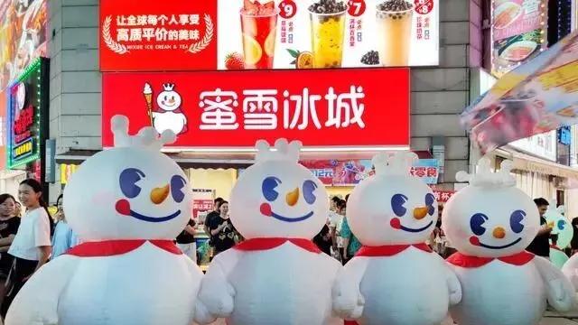 蜜雪冰城“老鼠门”深度复盘：当“穷鬼乐园”撞上食安红线