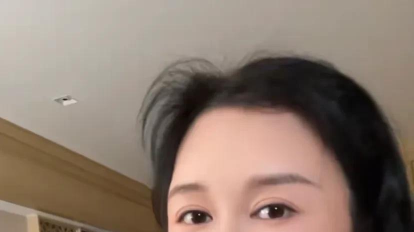 张纪中老婆又玩儿花活，趁老公说睡觉时让孩子帮忙剃胡子