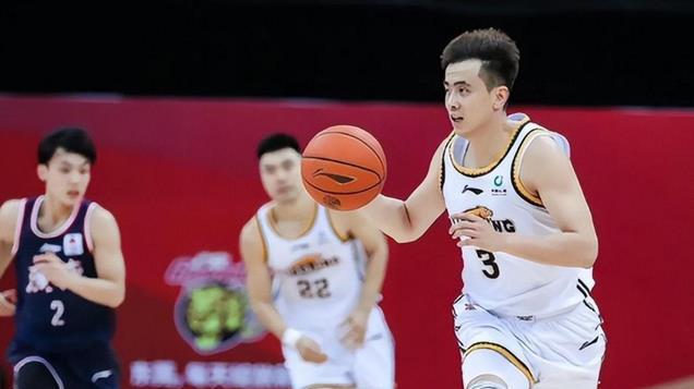 7次违体排第一！CBA恶汉遭驱逐，辽宁大战广东3消息，杨鸣表态