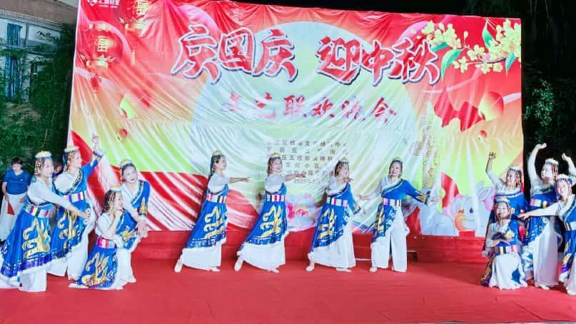 艺术家与业主同台！柳林社区双节晚会“专业范儿”十足
