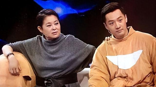 央视主持人舒冬：北大才子，被称为倪萍接班人，和明星妻子很幸福