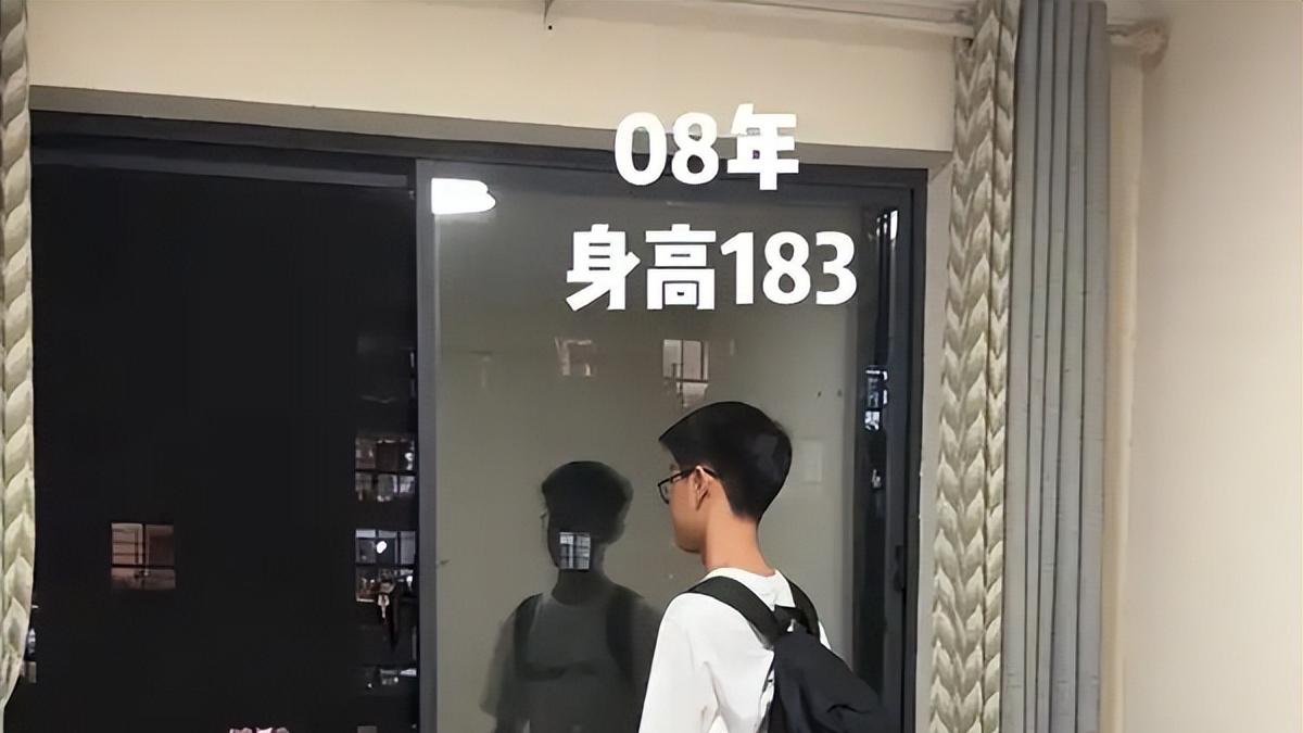 “好可惜，他本来能长到一米八”，男孩三年没钱吃晚饭