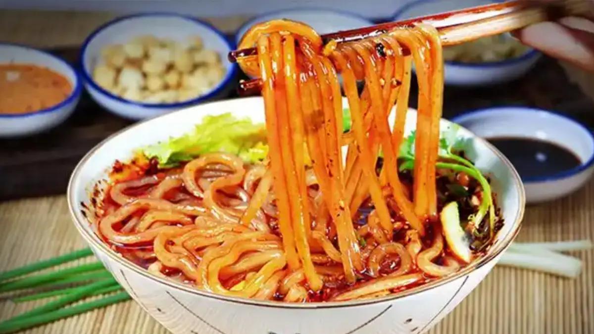 泡粉条，用冷水好还是热水好？教你一招，10分钟泡发，咋做都好吃