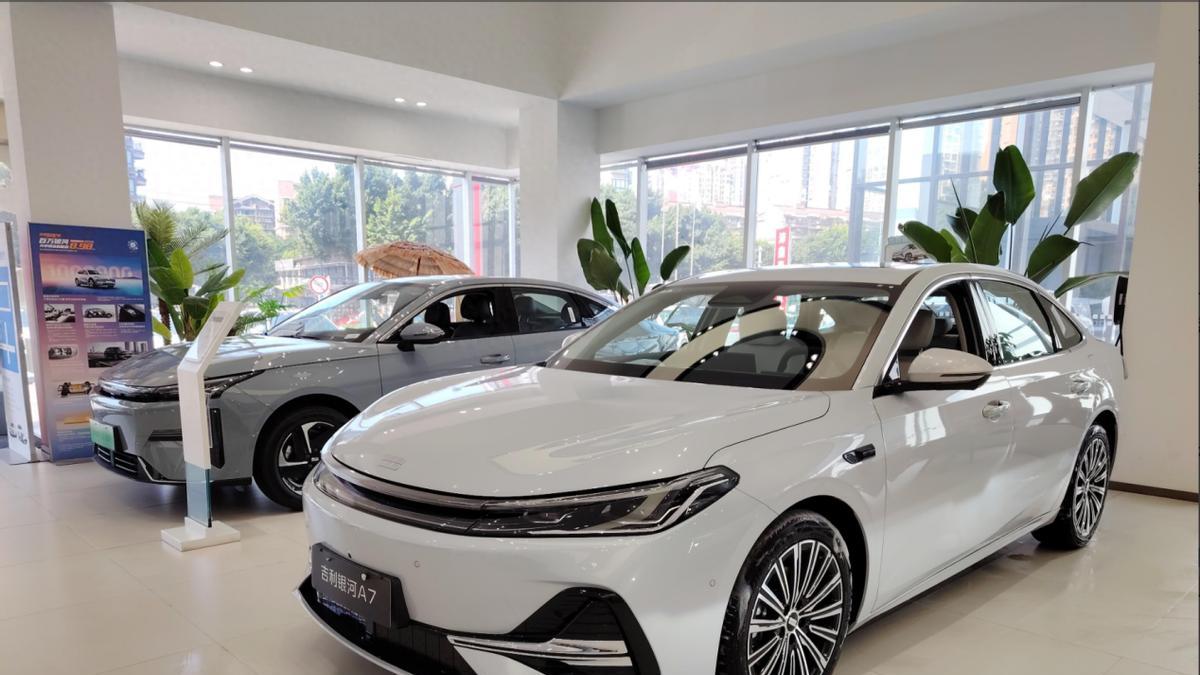 刚开启预售的吉利银河A7碰上秦L DM，谁的胜算更大？